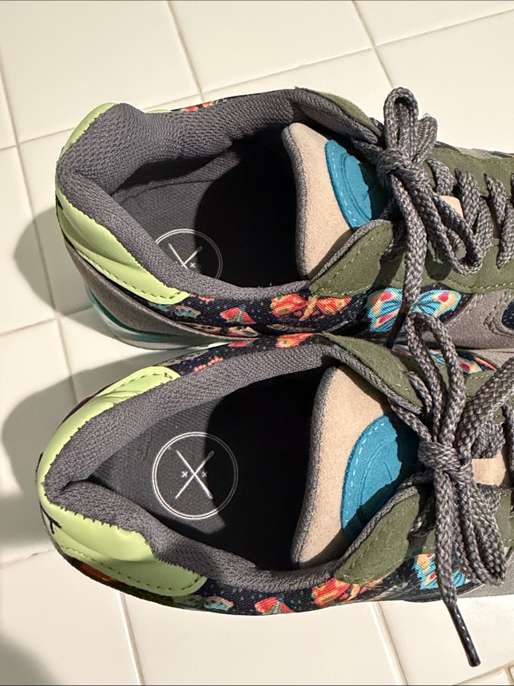 inkkas Women’s Butterfly Print Sneakers - Picture 2 of 8